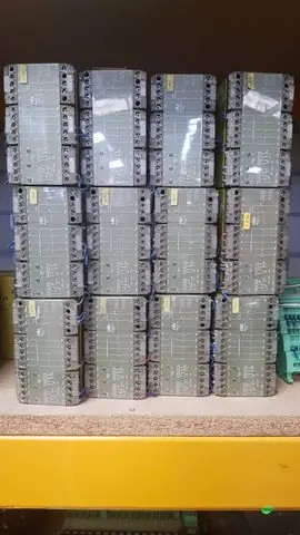 12x Pilz Pnoz/3 24VDC 5S 1Ö 1W Id.Nr: 474895 Pnoz/3 24 VDC 5S 1Ö 1WNotschaltgerät Preisknaller